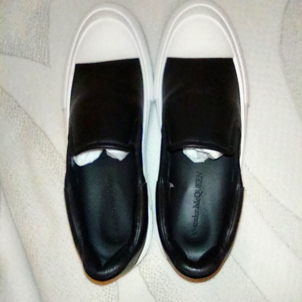 Alexander McQueenMen's Deck Plimsoll Skate Low-Top Sneakers Color: Nero natur 43